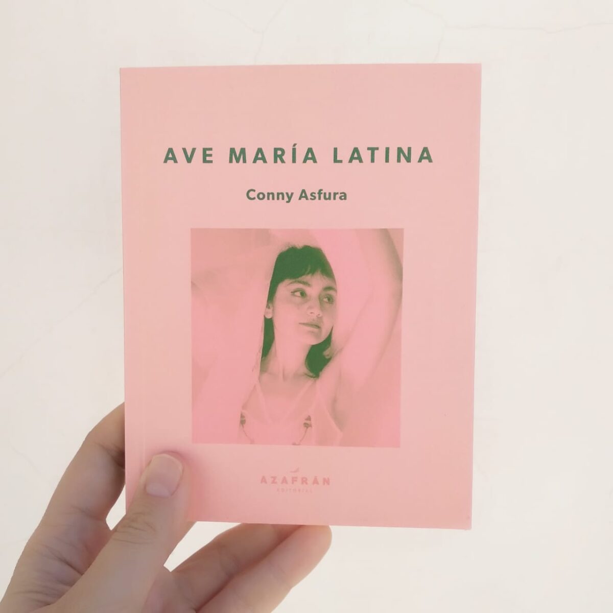Foto de portada de Ave María Latina, de Conny Asfura