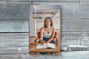 Portada "Cansada de sobrevivir, ahora me toca vivir", de la autora Ela Moreno.